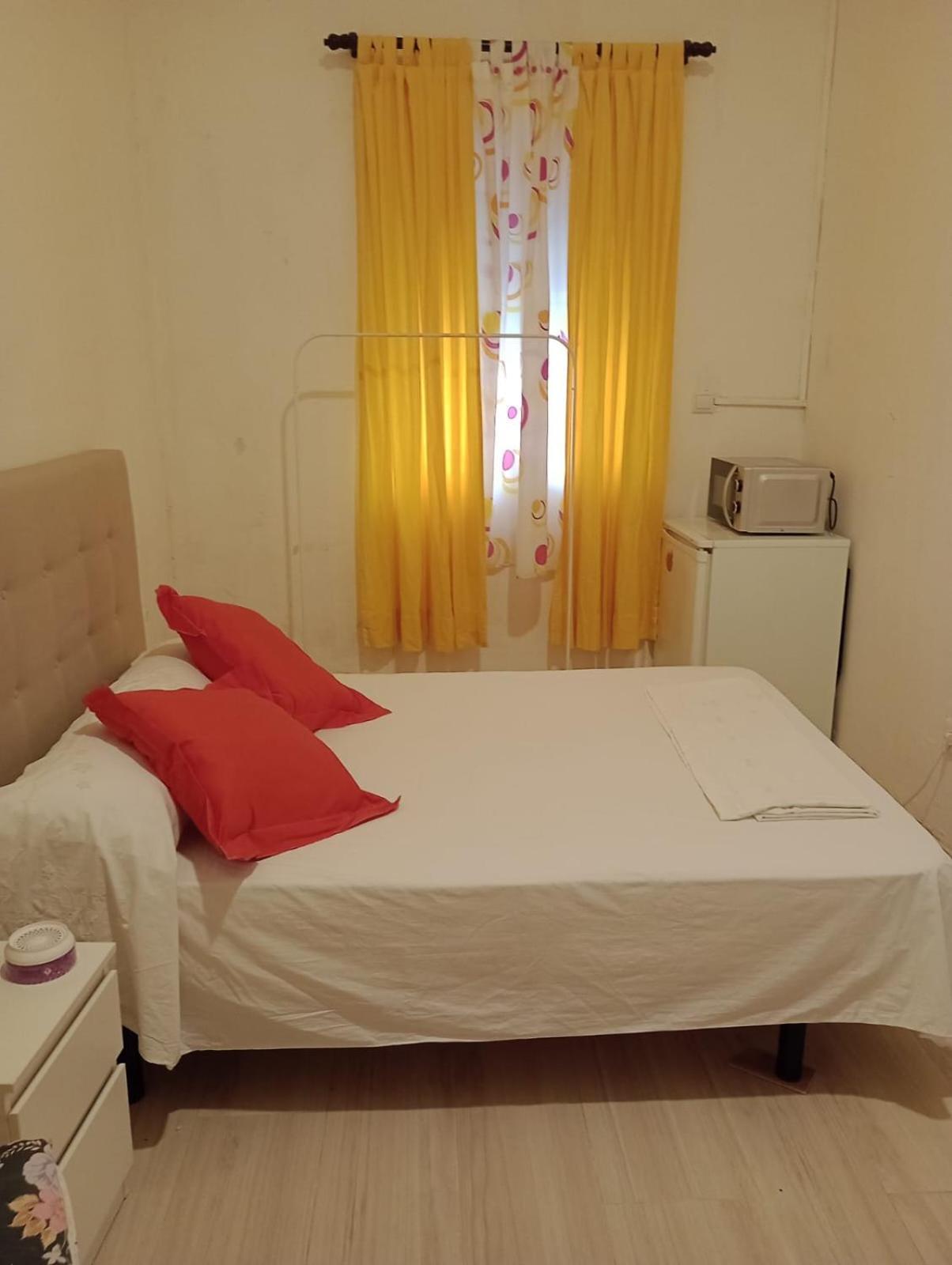 Aurora Room With Private Bathroom Alicante Exterior photo